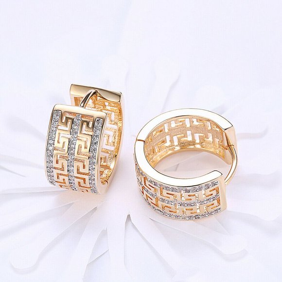 New 18K Gold Plated Huggie Hoop Earrings - Picture 4 of 4